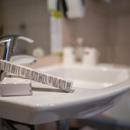 密拉蒙酒店 酒店 卢德